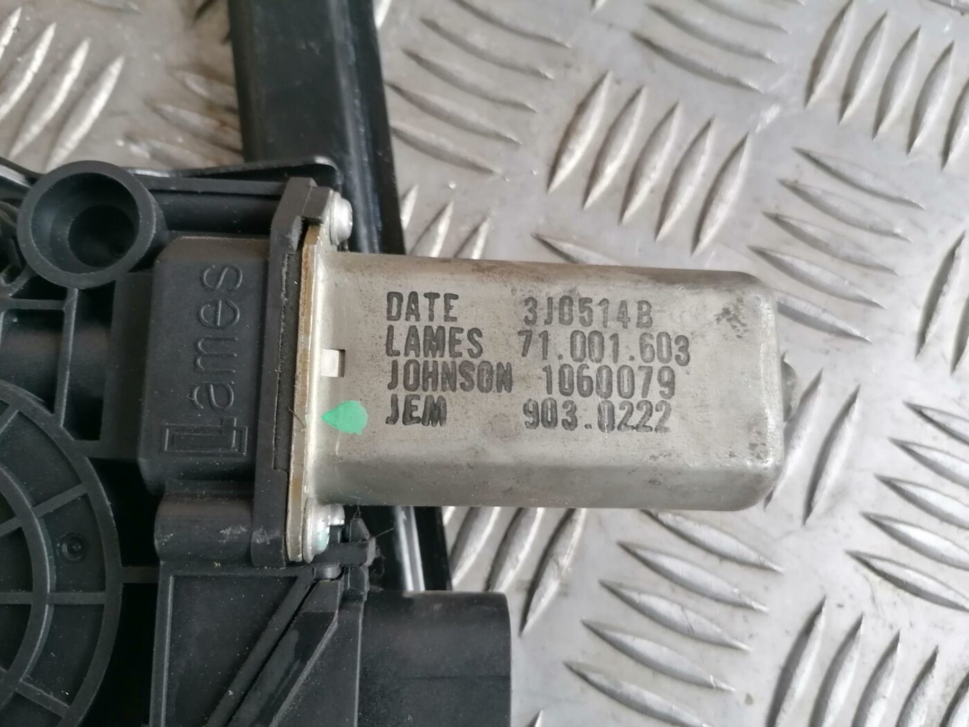 Stikla pacelšanas mehānisms aizmugurējais labais priekš BMW 123 E87 2008 BLACK 3 Stikla pacelšanas mehānisms aizmugurējais labais priekš BMW 123 E87 2008 BLACK