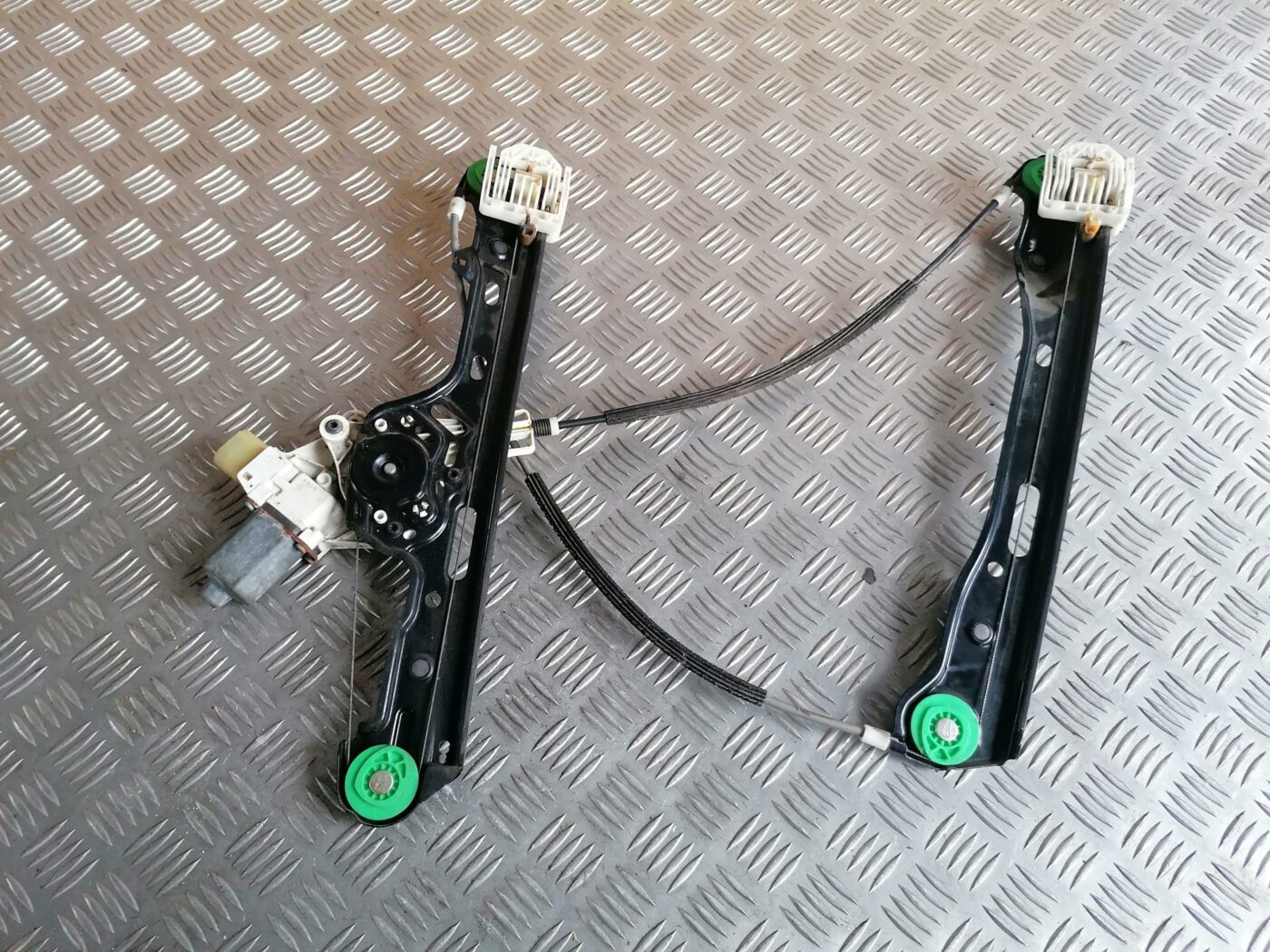 Stikla pacelšanas mehānisms priekšējais kreisais priekš BMW 123 E87 2008 BLACK