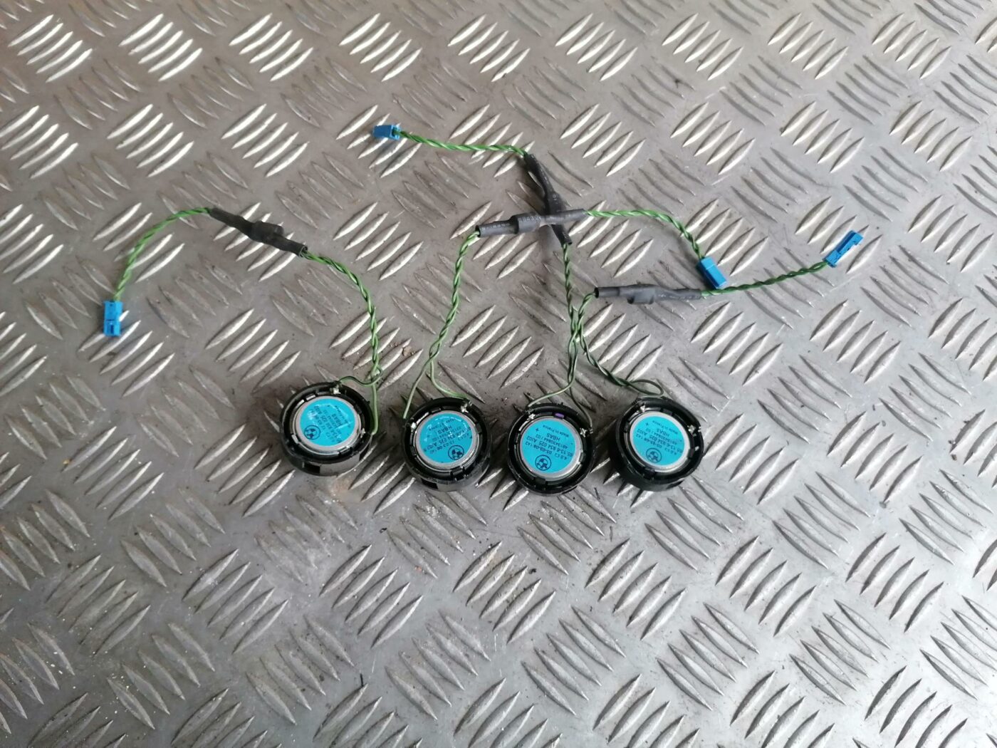 Durvju skaļrunis, augšā priekš BMW 123 E87 2008 BLACK 2 Durvju skaļrunis, augšā priekš BMW 123 E87 2008 BLACK