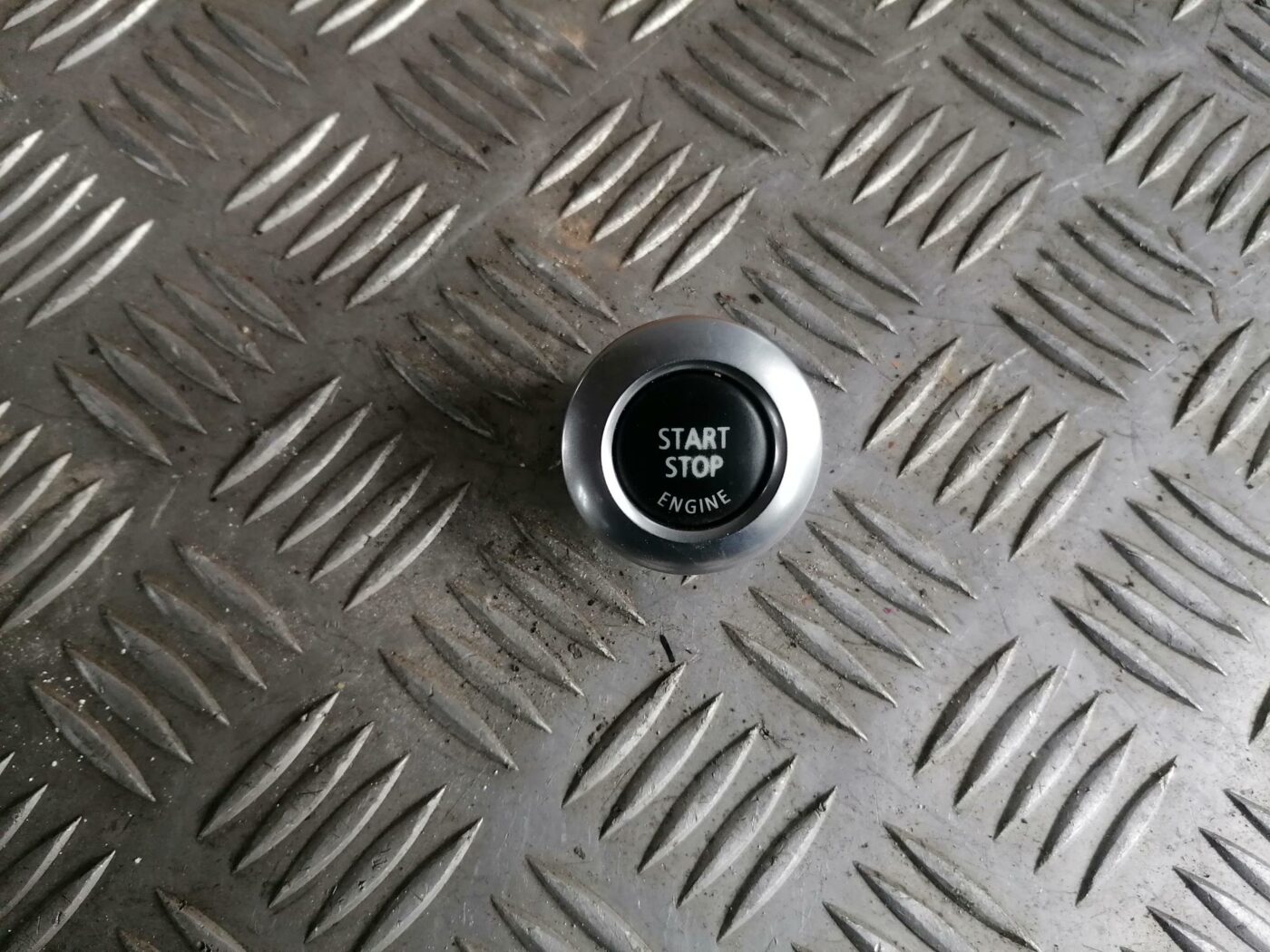 Dzinēja START/STOP poga priekš BMW 123 E87 2008 BLACK