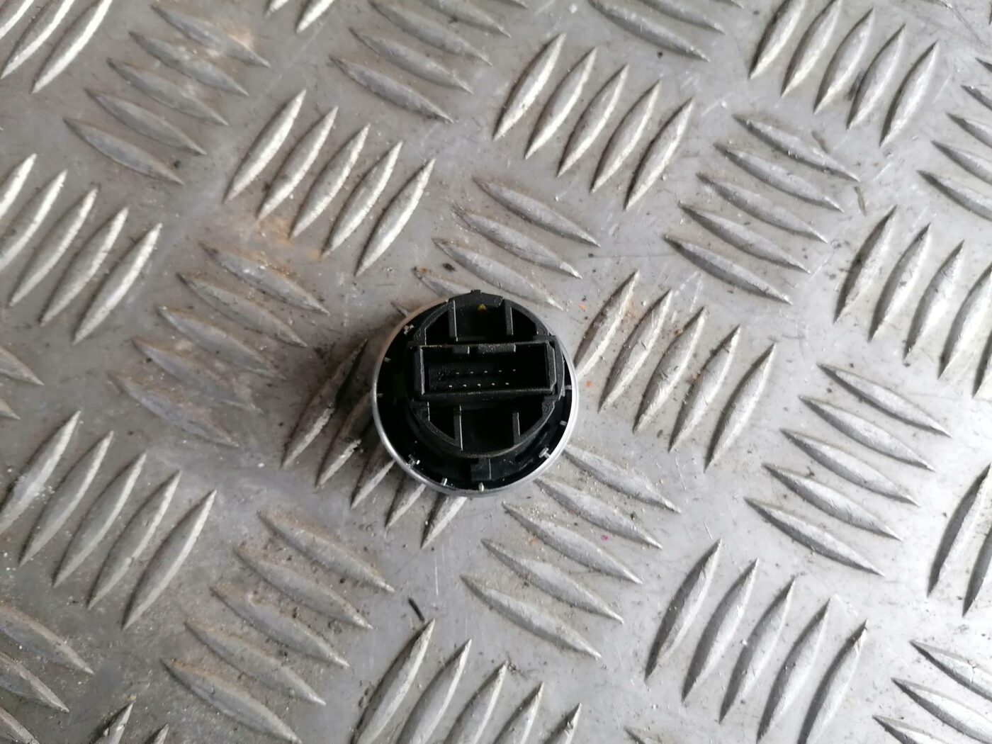 Dzinēja START/STOP poga priekš BMW 123 E87 2008 BLACK