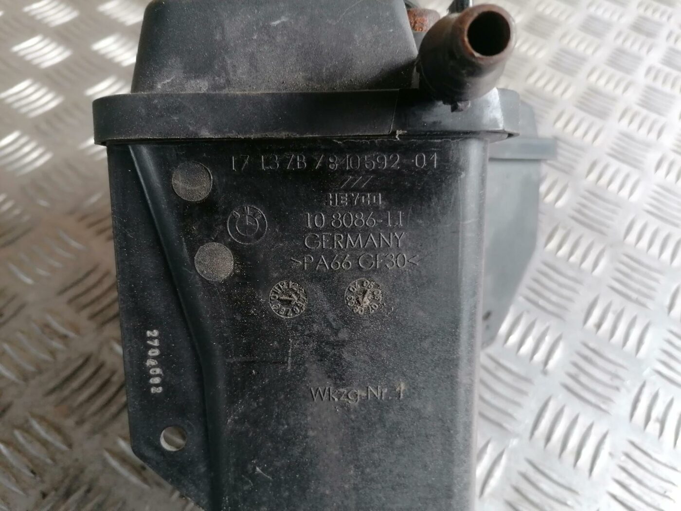 Dzesēšanas šķidruma tvertne priekš BMW 123 E87 2008 BLACK 3 Dzesēšanas šķidruma tvertne priekš BMW 123 E87 2008 BLACK