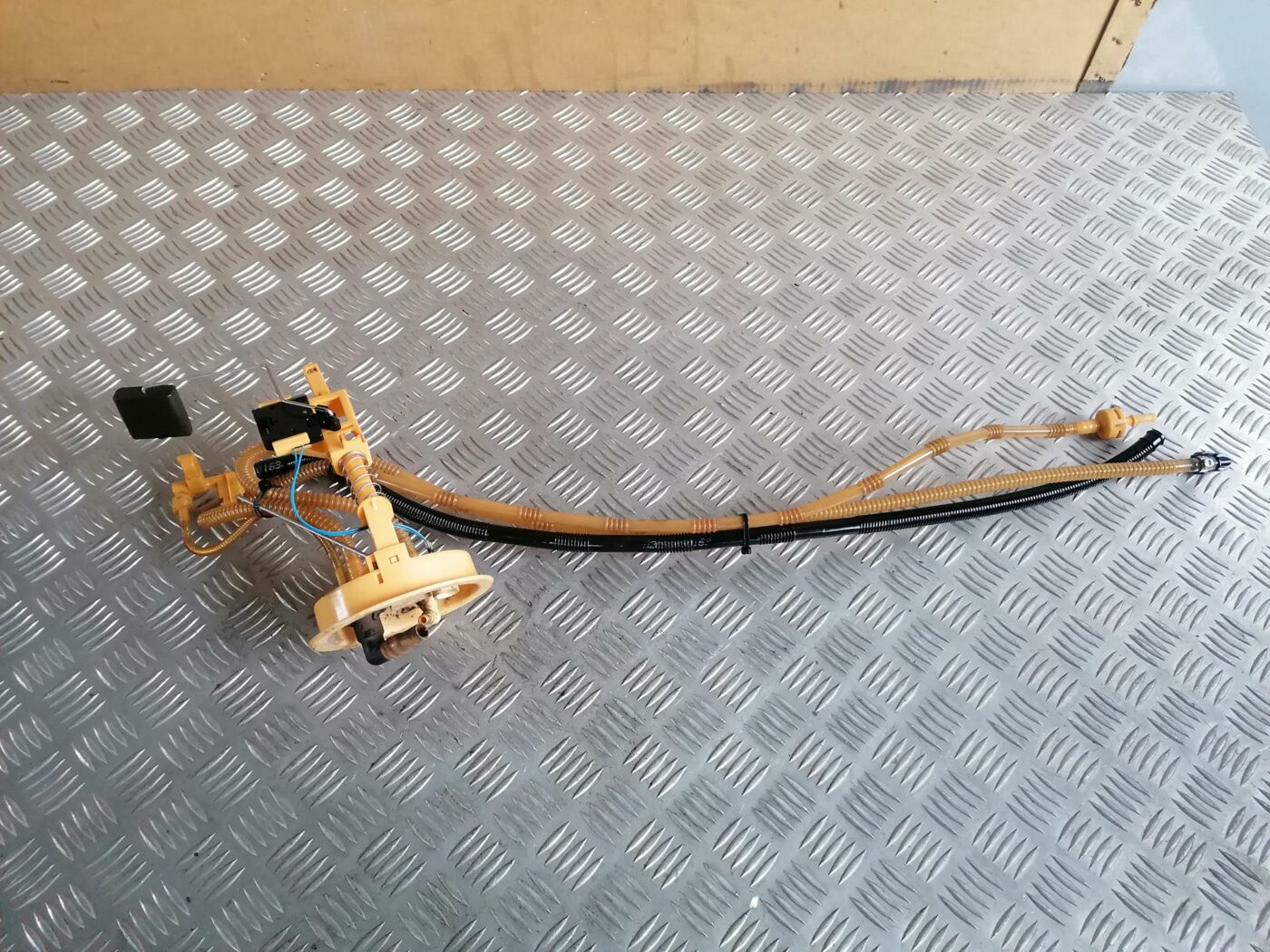 Degvielas tvertnes sūkņa līmeņa devējs priekš BMW 123 E87 2008 BLACK 1 Degvielas tvertnes sūkņa līmeņa devējs priekš BMW 123 E87 2008 BLACK