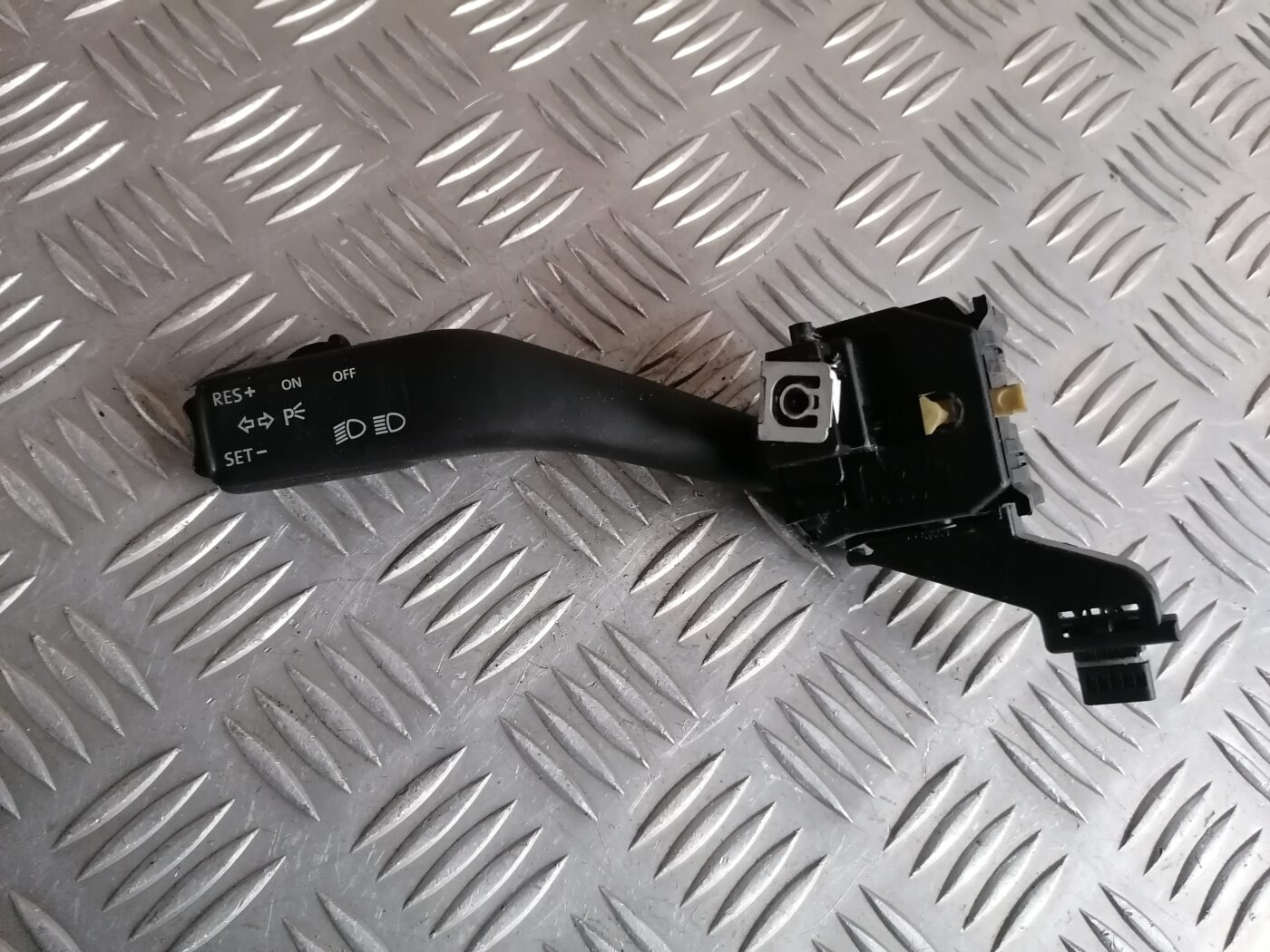 Pagrieziena rādītāju slēdzis priekš ŠKODA OCTAVIA 2006 3 Pagrieziena rādītāju slēdzis priekš ŠKODA OCTAVIA 2006