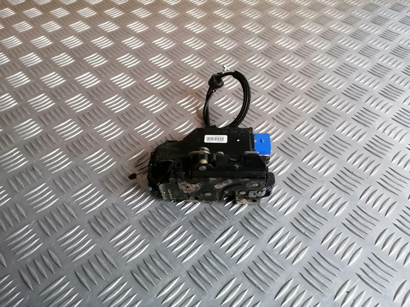 Priekšējo labo durvju slēdzene priekš ŠKODA OCTAVIA 2006 1 Priekšējo labo durvju slēdzene priekš ŠKODA OCTAVIA 2006