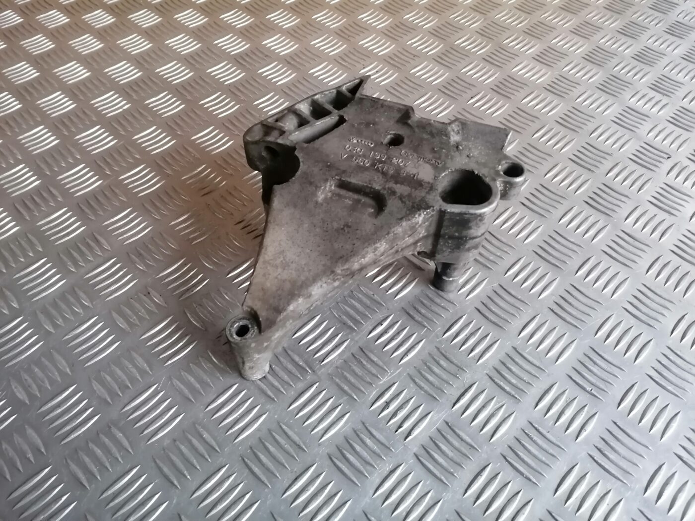 Dzinēja kronšteins priekš ŠKODA OCTAVIA 2006