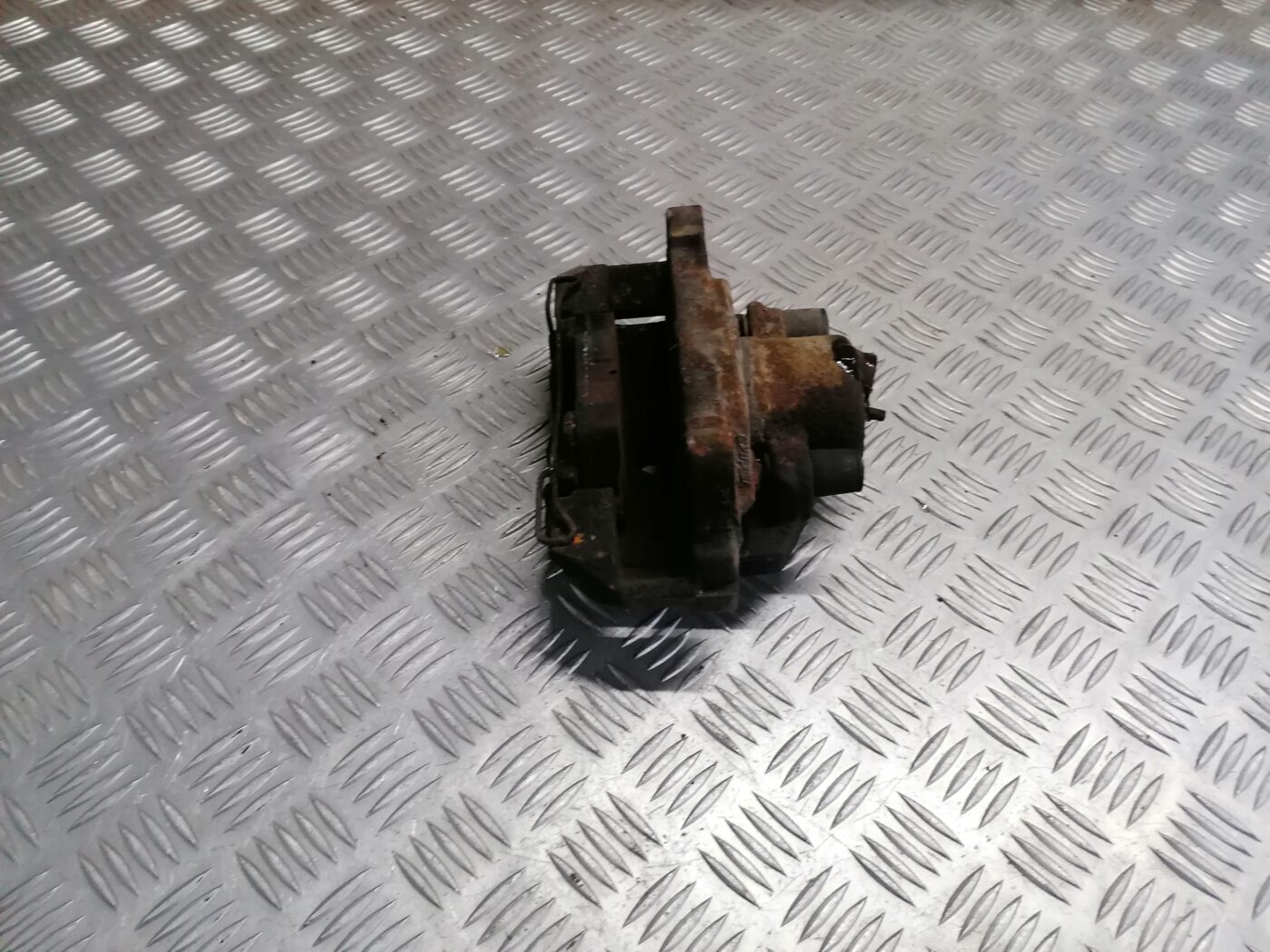 Priekšējais kreisais suports priekš ŠKODA OCTAVIA 2006