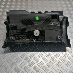 Mantu glabāšanas nodalījums pasažiera pusē priekš ŠKODA OCTAVIA 2006