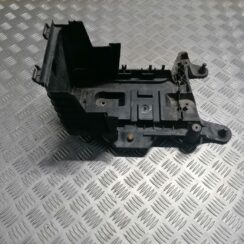 Akumulatora stiprināšanas korpuss priekš ŠKODA OCTAVIA 2006