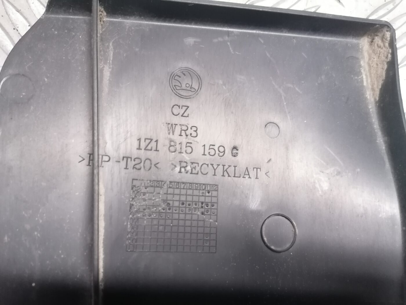 Ieplūdes gaisa deflektors/Difuzors priekš ŠKODA OCTAVIA 2006