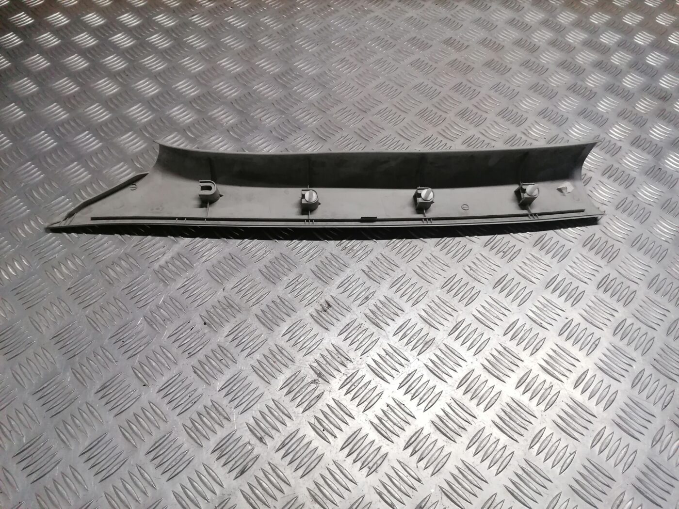 Priekšējas salona statnes apdare priekš ŠKODA OCTAVIA 2006 2 Priekšējas salona statnes apdare priekš ŠKODA OCTAVIA 2006