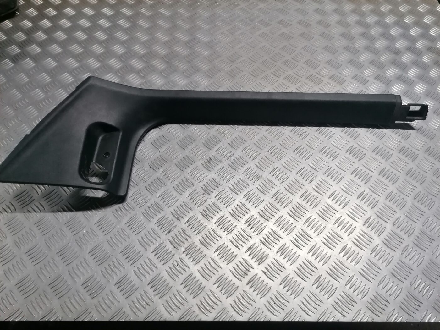 Sliekšņa priekšēja kreisa uzlika (salonā) priekš ŠKODA OCTAVIA 2006 1 Sliekšņa priekšēja kreisa uzlika (salonā) priekš ŠKODA OCTAVIA 2006