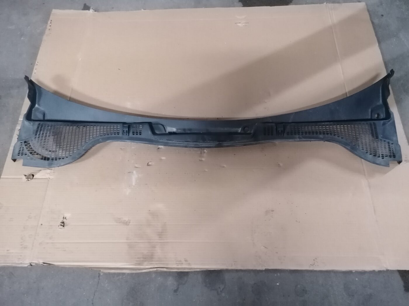 Vējstikla uzlikas (deflektora) režģis priekš ŠKODA OCTAVIA 2006