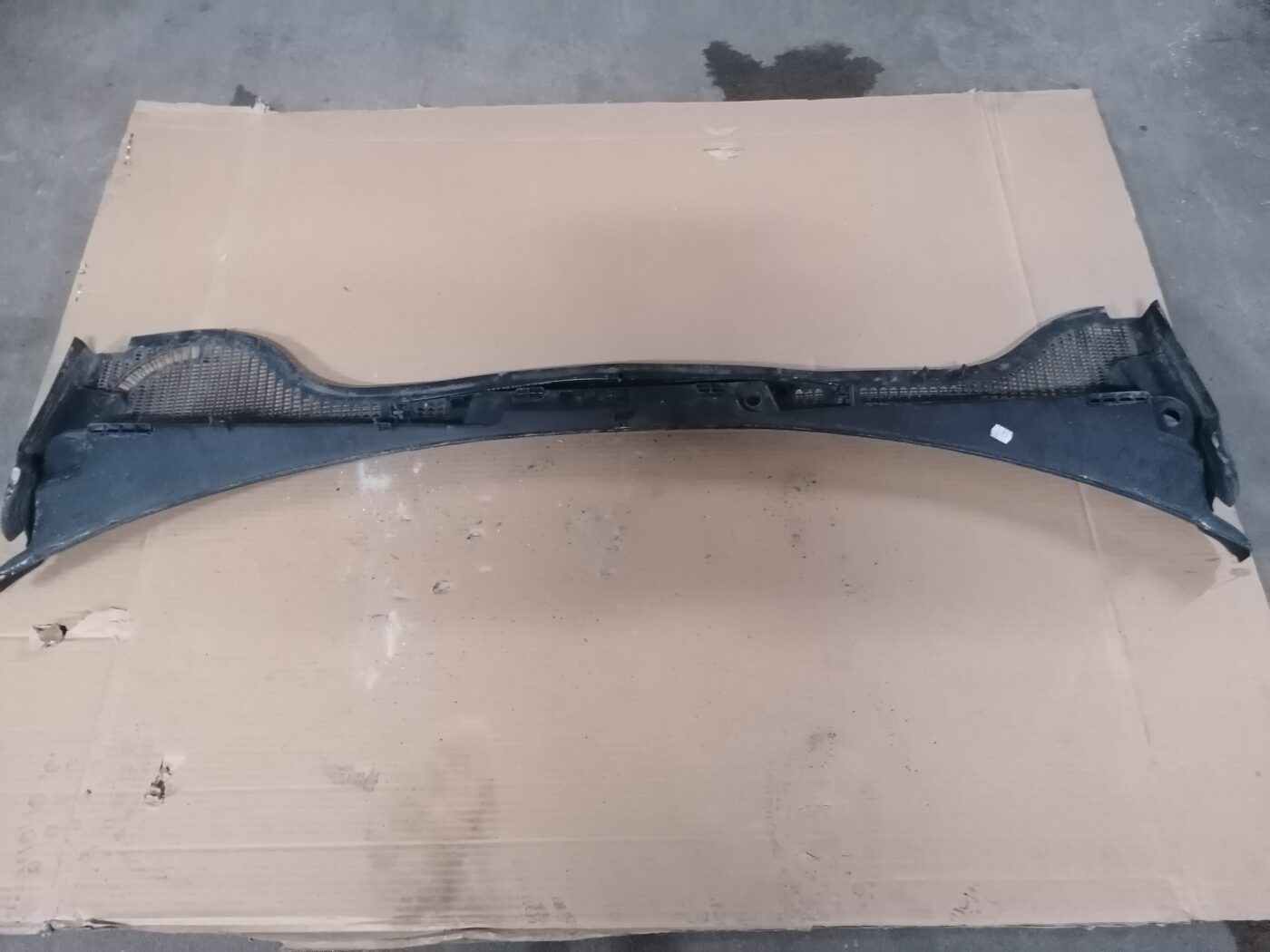 Vējstikla uzlikas (deflektora) režģis priekš ŠKODA OCTAVIA 2006