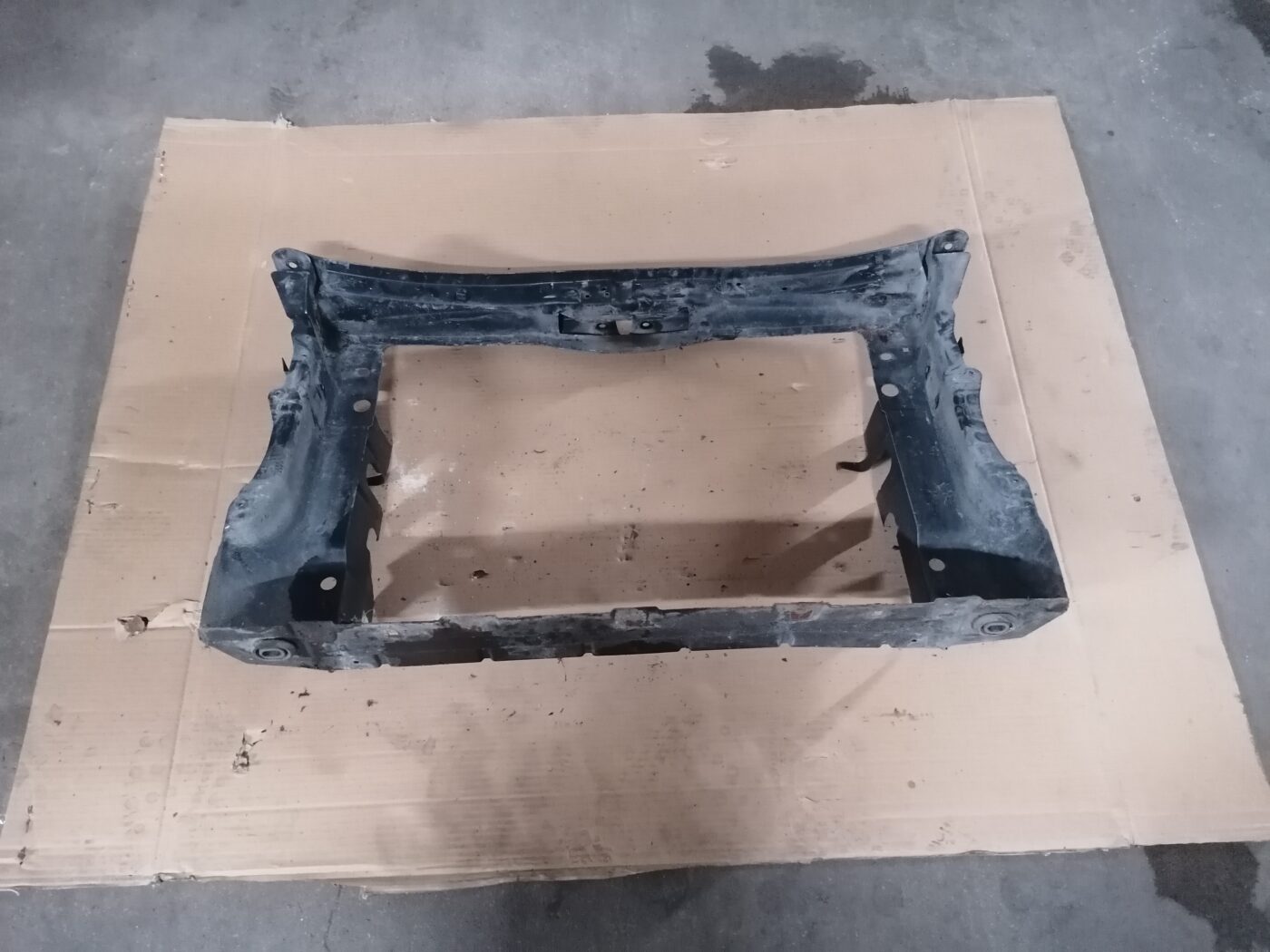 Priekšējā radiatora rāmis priekš ŠKODA OCTAVIA 2006