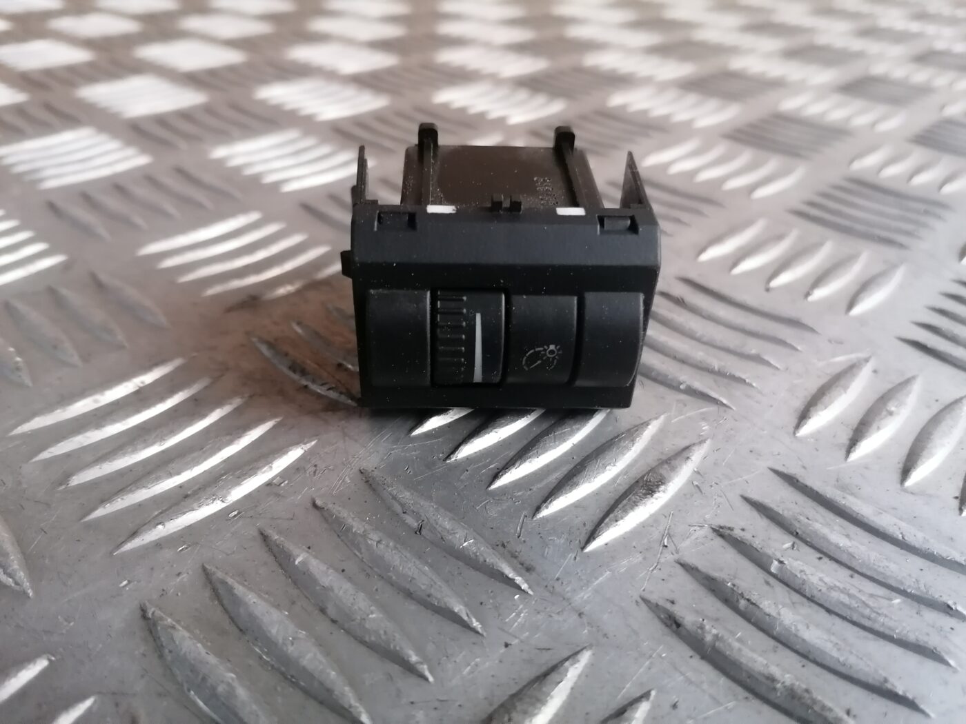 Gaismas spilgtuma regulēšanas poga priekš ŠKODA OCTAVIA 2006 2 Gaismas spilgtuma regulēšanas poga priekš ŠKODA OCTAVIA 2006