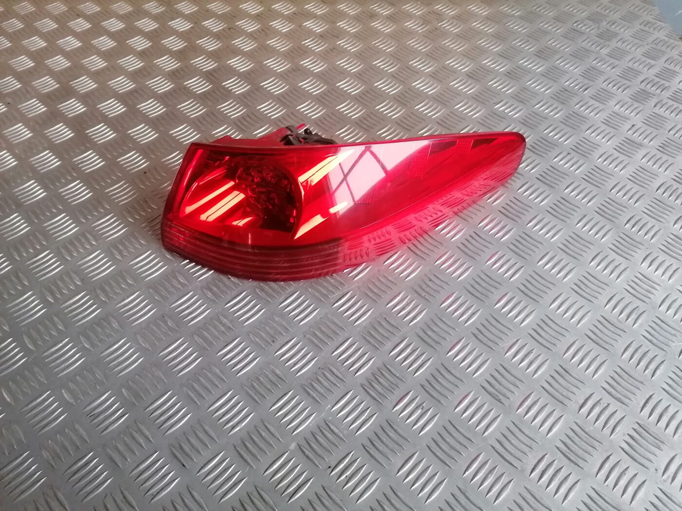 Aizmugurējais labais lukturis priekš PEUGEOT 607 2010