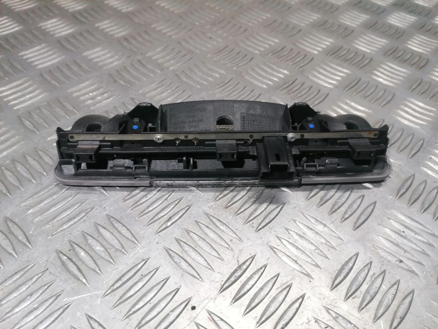 Aizmugurējo sēdvietu apgaismojums priekš PEUGEOT 607 2010