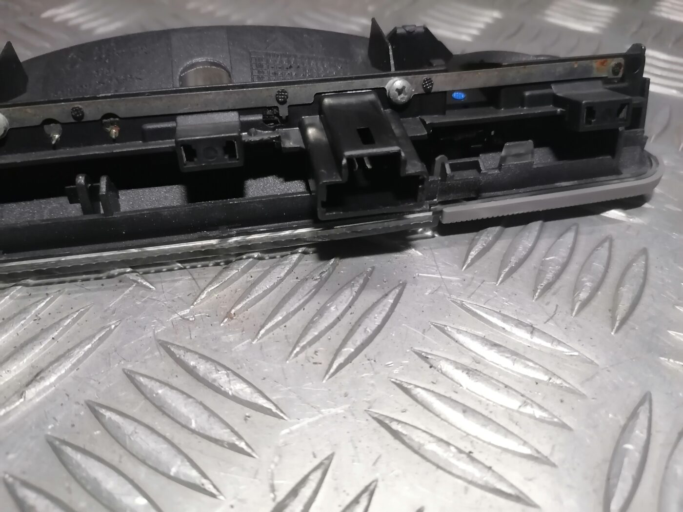 Aizmugurējo sēdvietu apgaismojums priekš PEUGEOT 607 2010