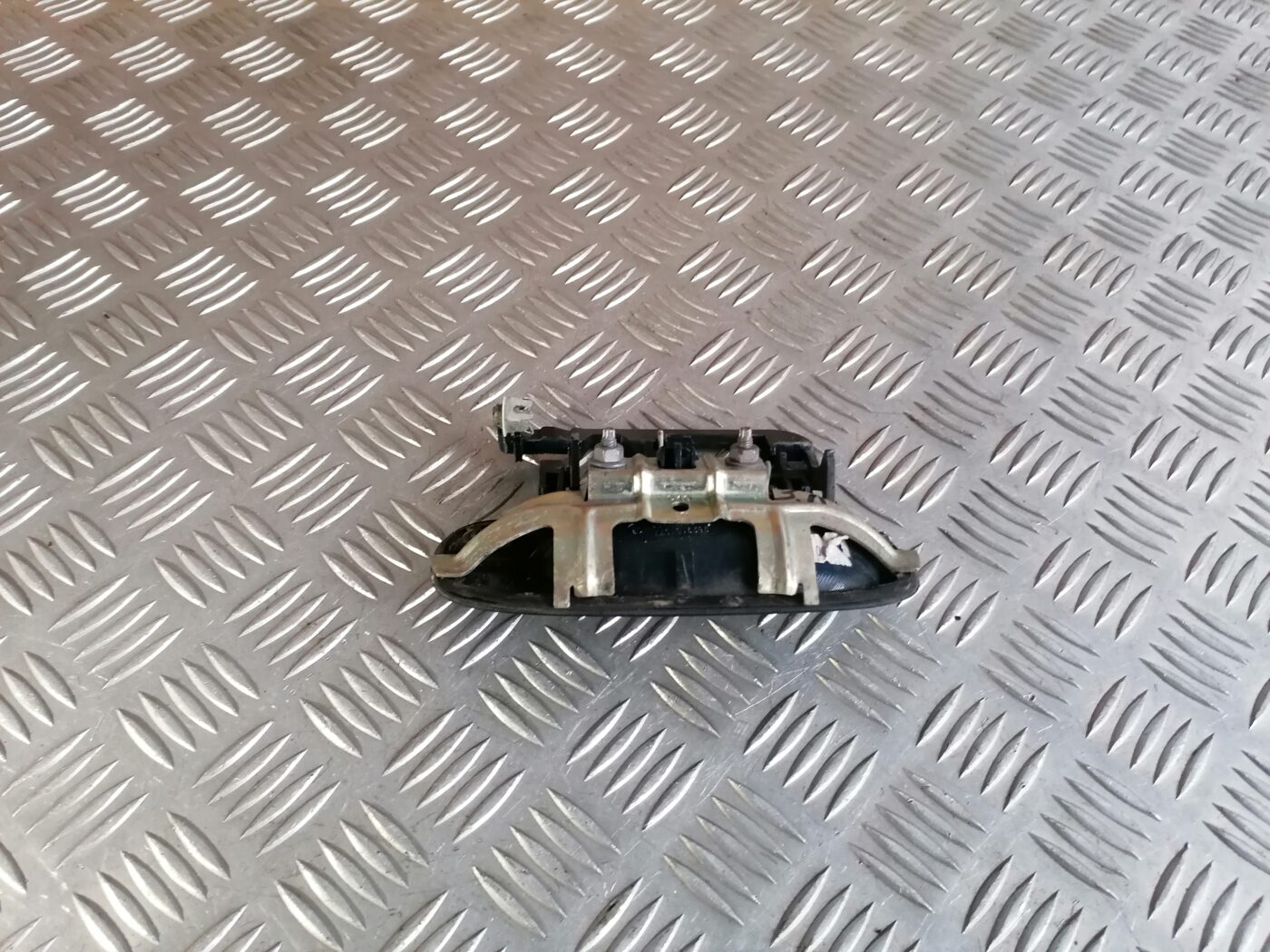 Aizmugurējais kreisais durvju rokturis priekš PEUGEOT 607 2010 3 Aizmugurējais kreisais durvju rokturis priekš PEUGEOT 607 2010