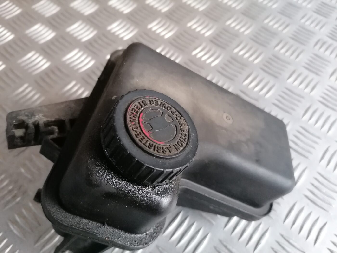 Stūres pastiprinātāja tvertne priekš PEUGEOT 607 2010