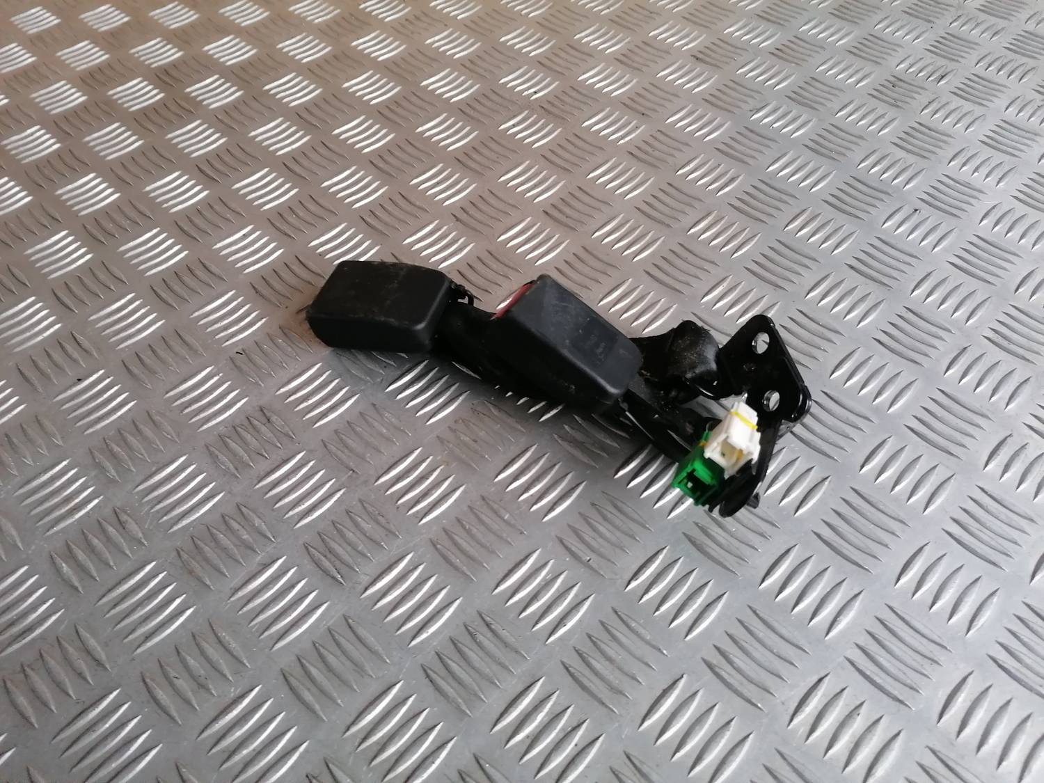 Aizmugurējā dubultā drošības jostas sprādze priekš PEUGEOT 607 2010