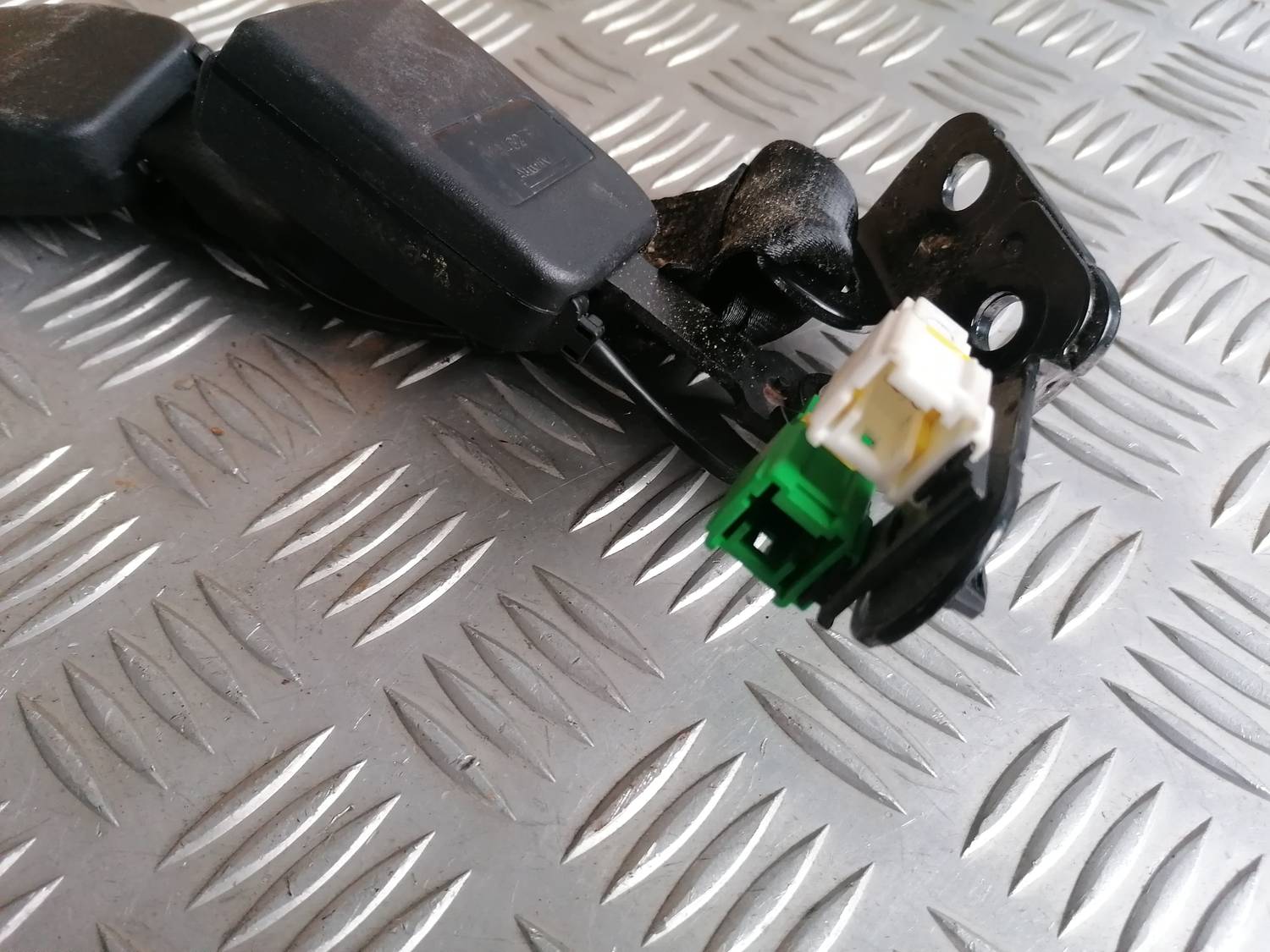 Aizmugurējā dubultā drošības jostas sprādze priekš PEUGEOT 607 2010