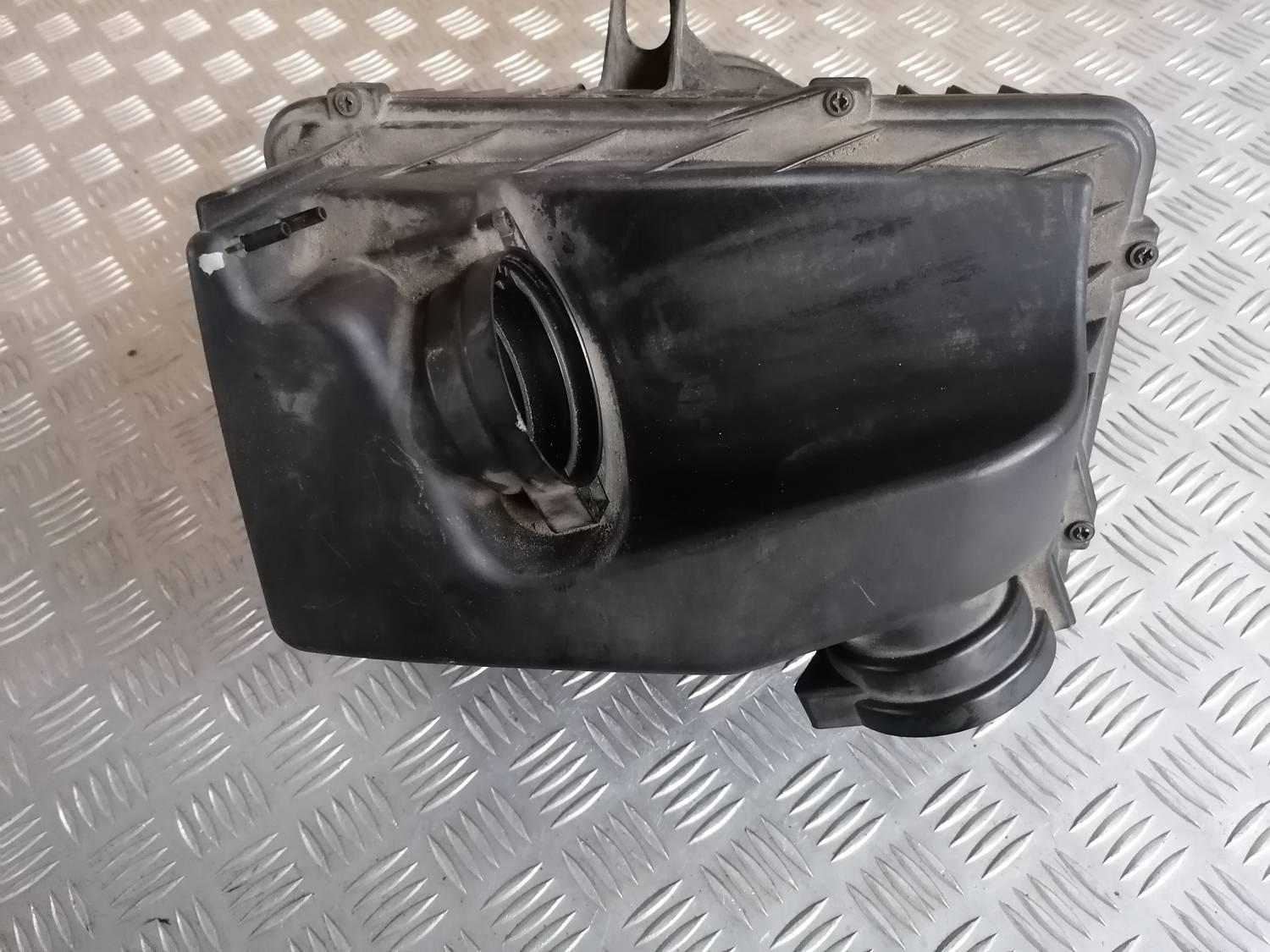 Gaisa filtra korpuss priekš PEUGEOT 607 2010 2 Gaisa filtra korpuss priekš PEUGEOT 607 2010