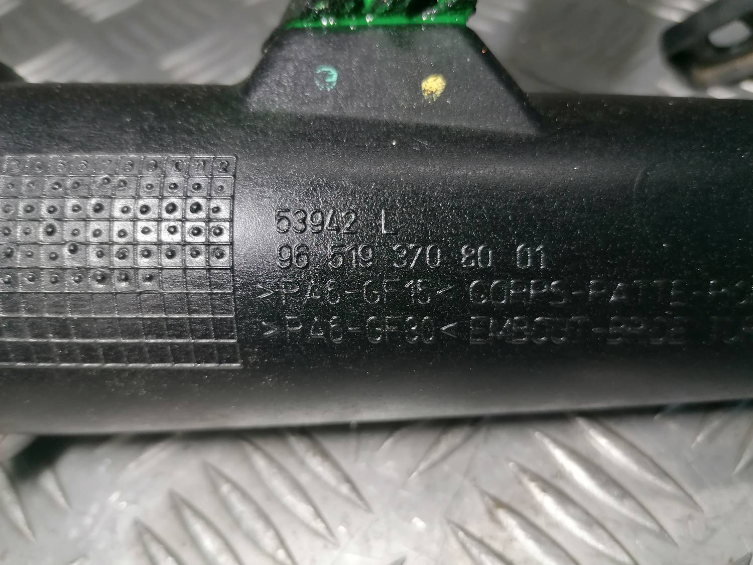 Gaisa ieplūdes šļūtene priekš PEUGEOT 607 2010 4 Gaisa ieplūdes šļūtene priekš PEUGEOT 607 2010