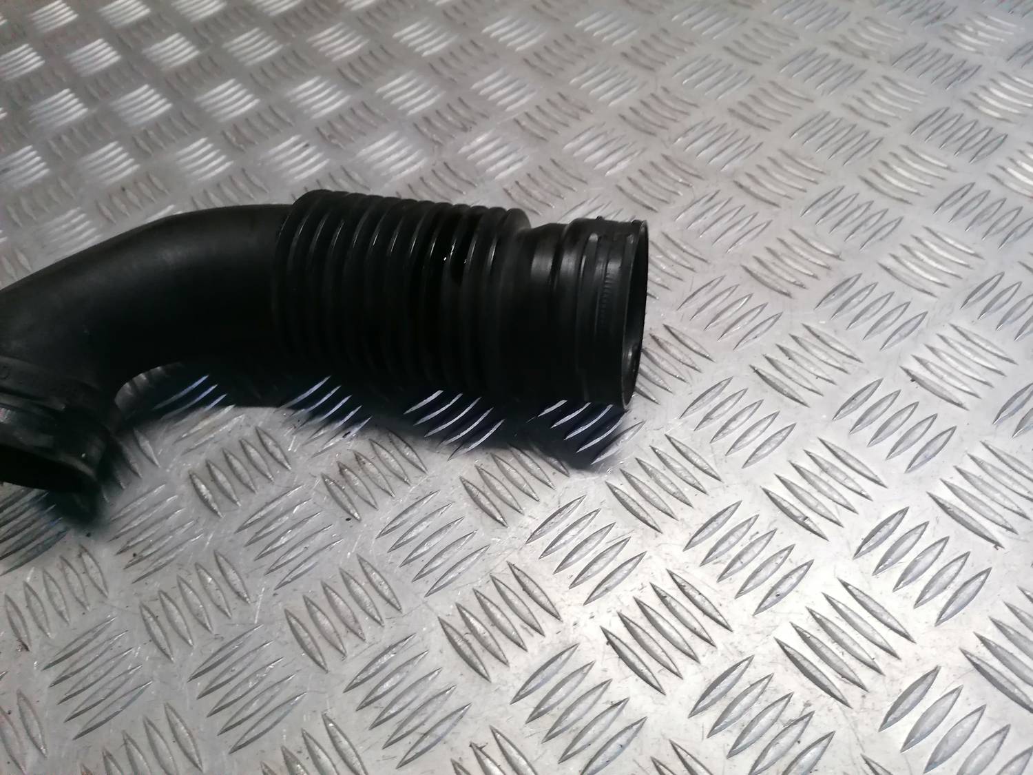 Gaisa ieplūdes šļūtene priekš PEUGEOT 607 2010