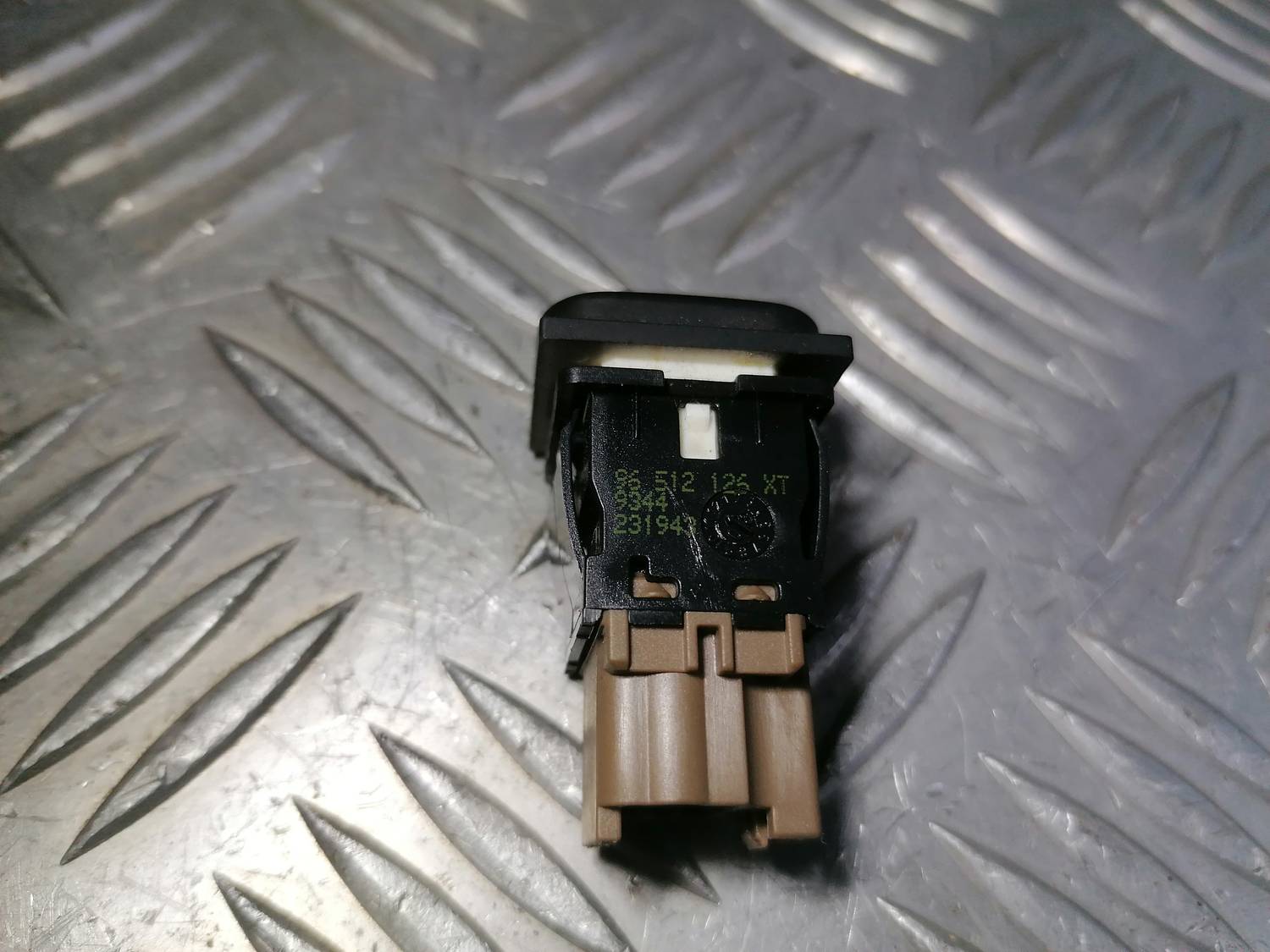 Parkošanās devēju poga priekš PEUGEOT 607 2010 3 Parkošanās devēju poga priekš PEUGEOT 607 2010