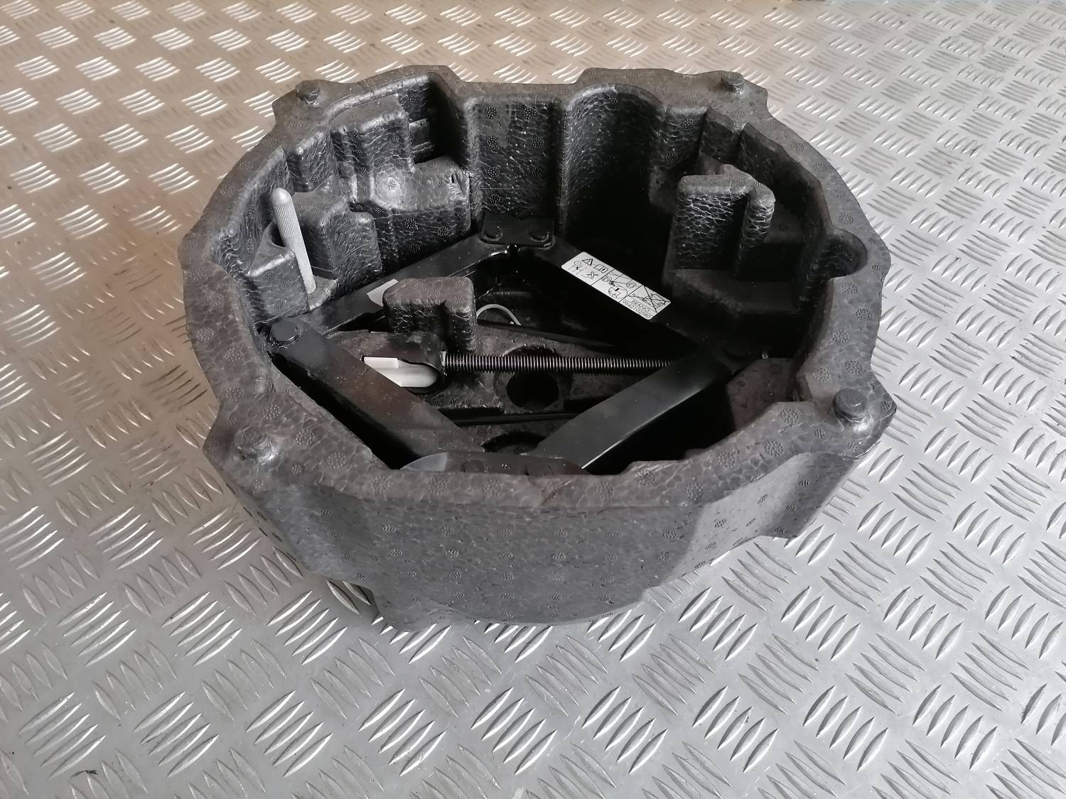 Domkrats priekš PEUGEOT 607 2010