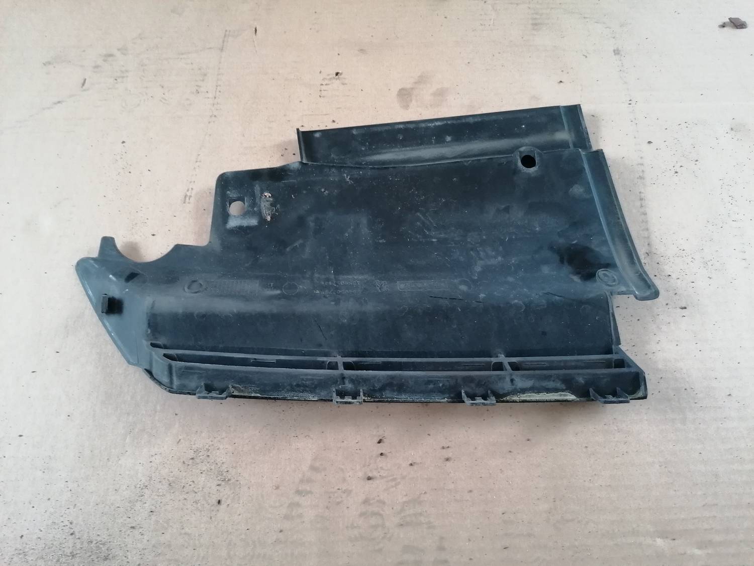 Radiatoru augšēja uzlika priekš PEUGEOT 607 2010 2 Radiatoru augšēja uzlika priekš PEUGEOT 607 2010