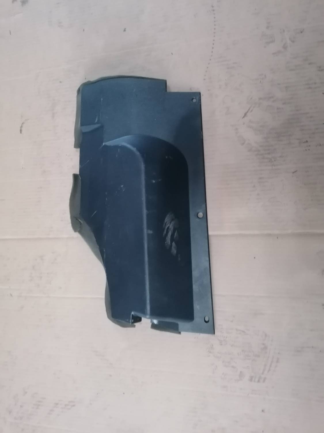 Mērinstrumentu paneļa apakšēja apdare priekš PEUGEOT 607 2010