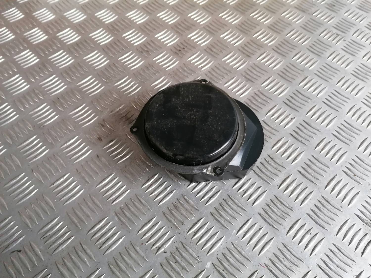 Durvju skaļrunis, apakšā priekš VW PHAETON 2003 2 Durvju skaļrunis, apakšā priekš VW PHAETON 2003