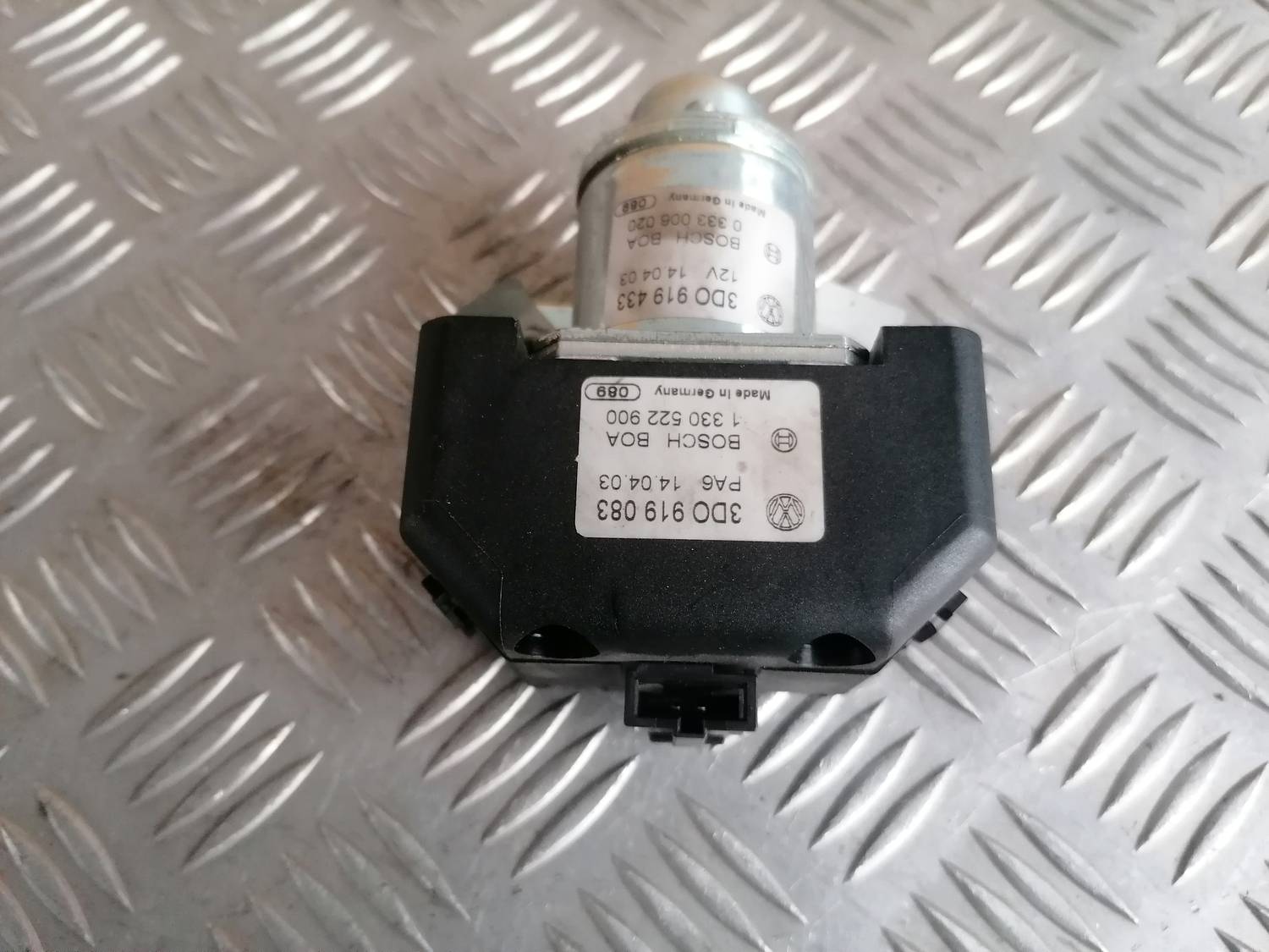 Negatīvais elektrovads priekš VW PHAETON 2003