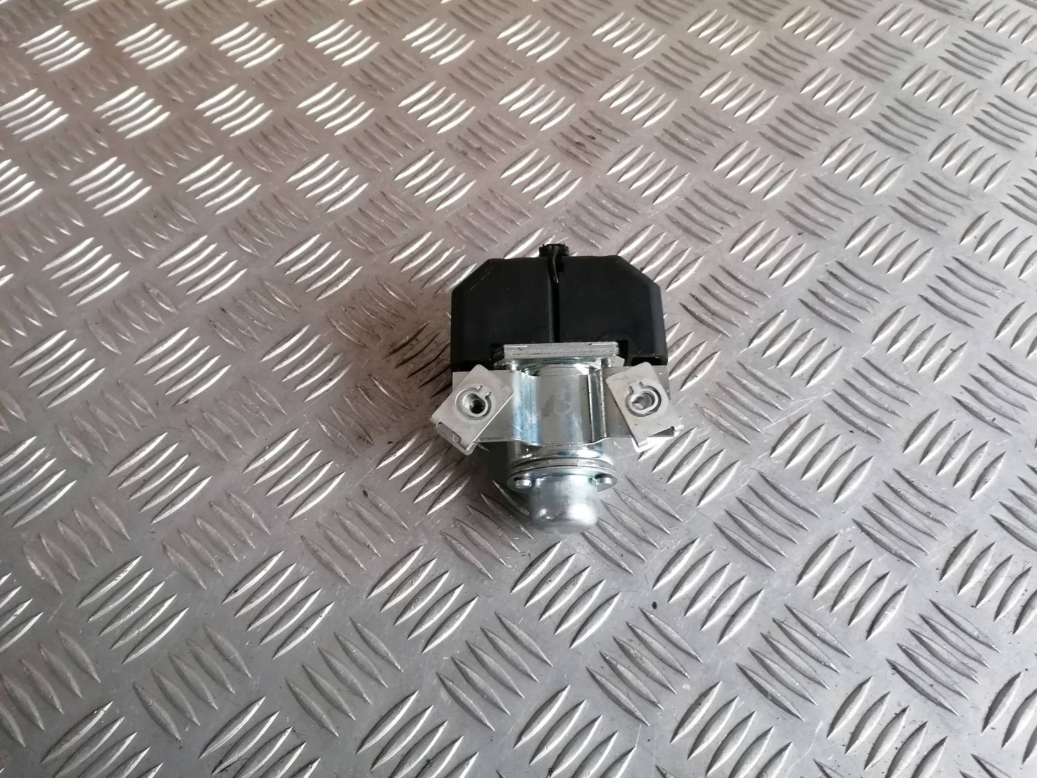 Negatīvais elektrovads priekš VW PHAETON 2003