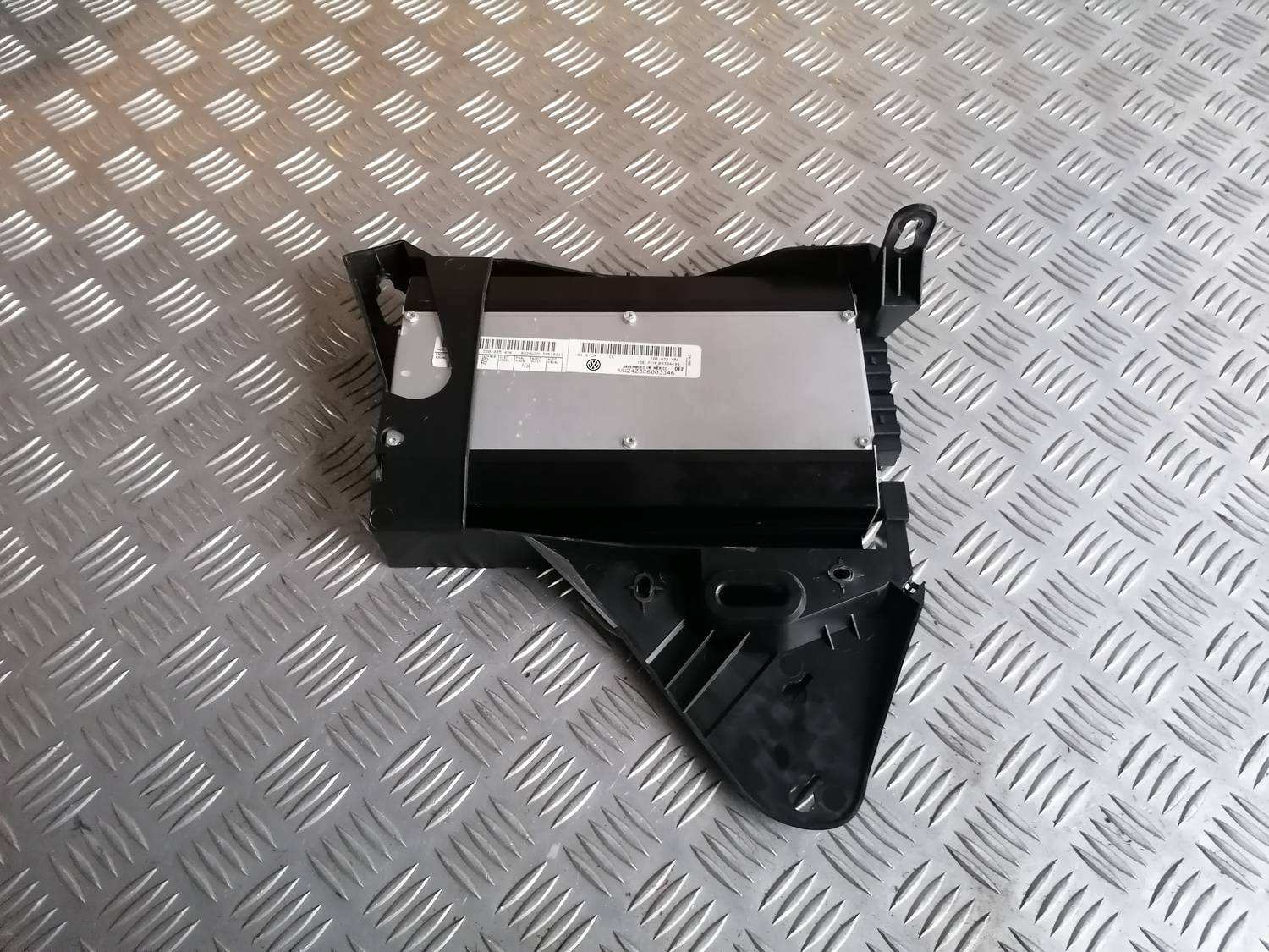 Audio pastiprinātāja bloks priekš VW PHAETON 2003 1 Audio pastiprinātāja bloks priekš VW PHAETON 2003