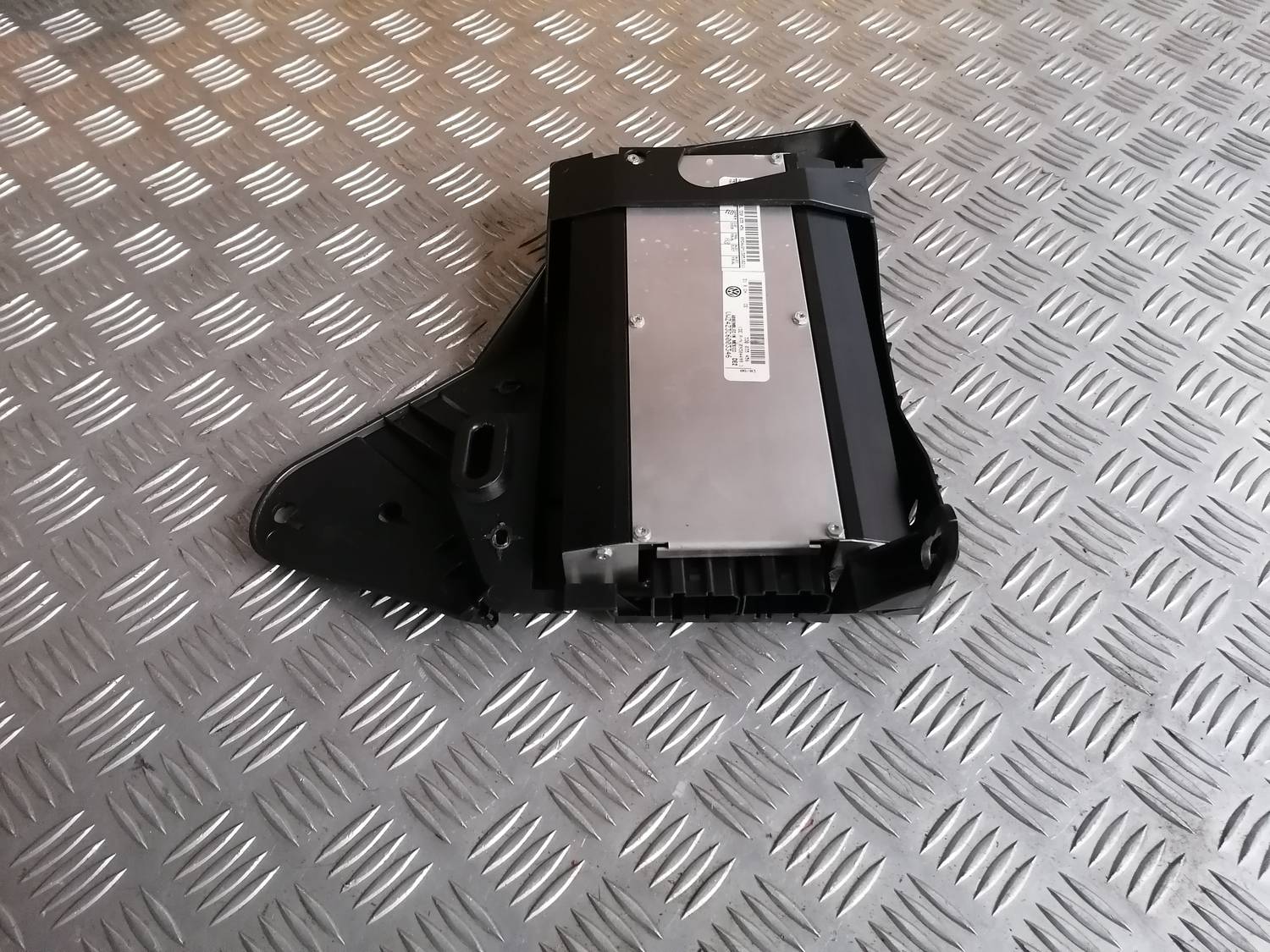 Audio pastiprinātāja bloks priekš VW PHAETON 2003 3 Audio pastiprinātāja bloks priekš VW PHAETON 2003