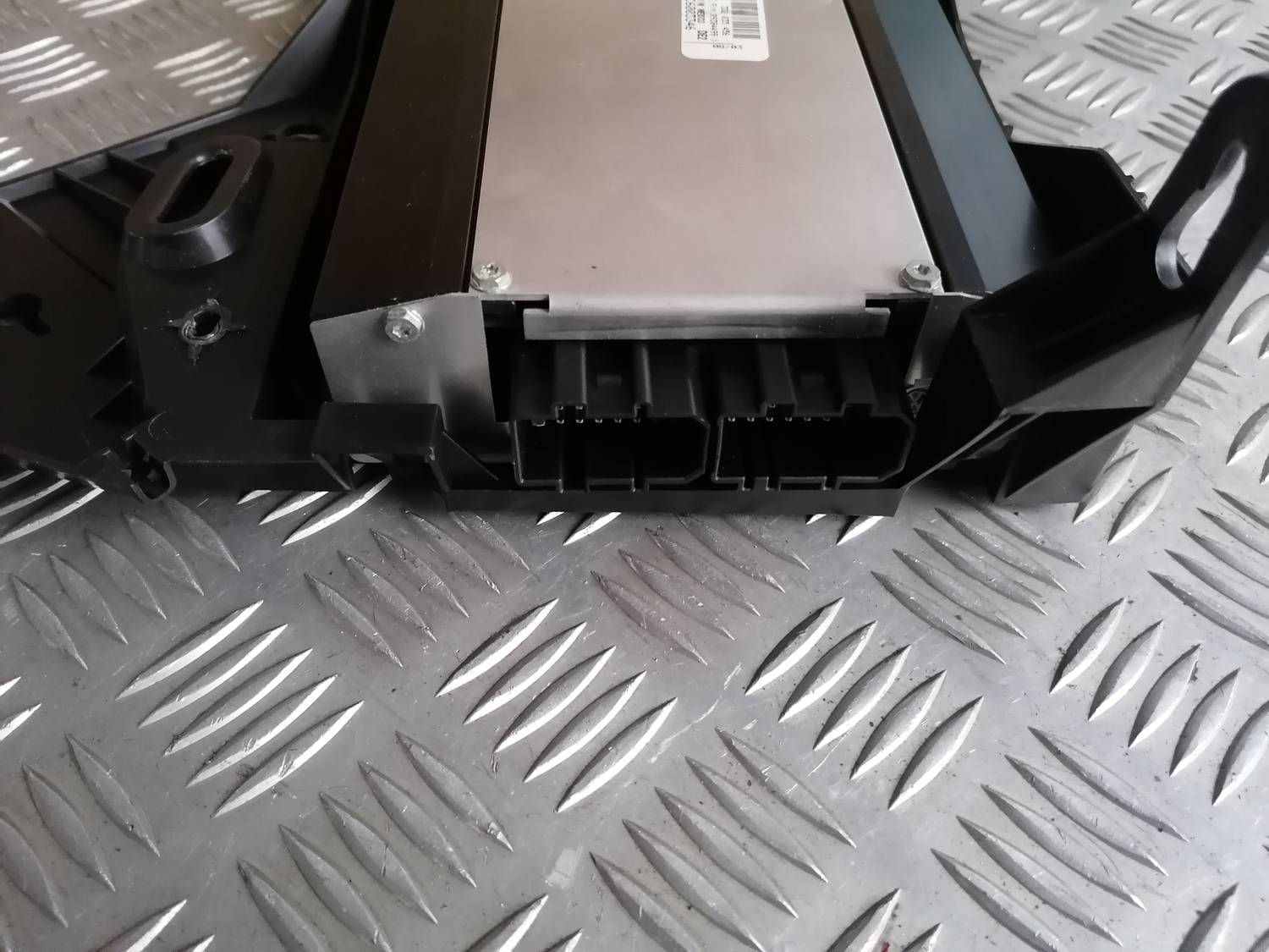 Audio pastiprinātāja bloks priekš VW PHAETON 2003 4 Audio pastiprinātāja bloks priekš VW PHAETON 2003