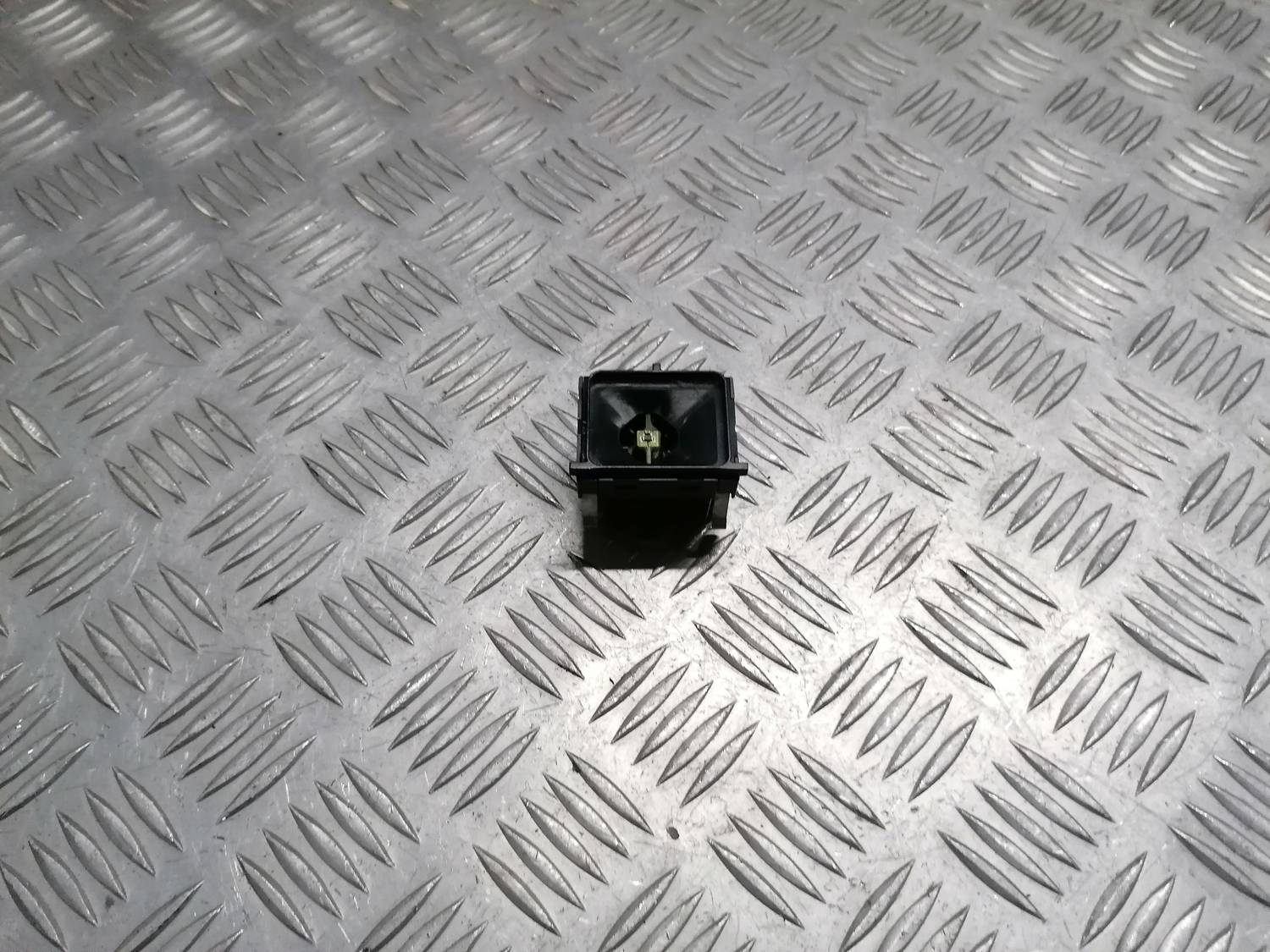 Temperatūras devejs priekš VW PHAETON 2003 1 Temperatūras devejs priekš VW PHAETON 2003