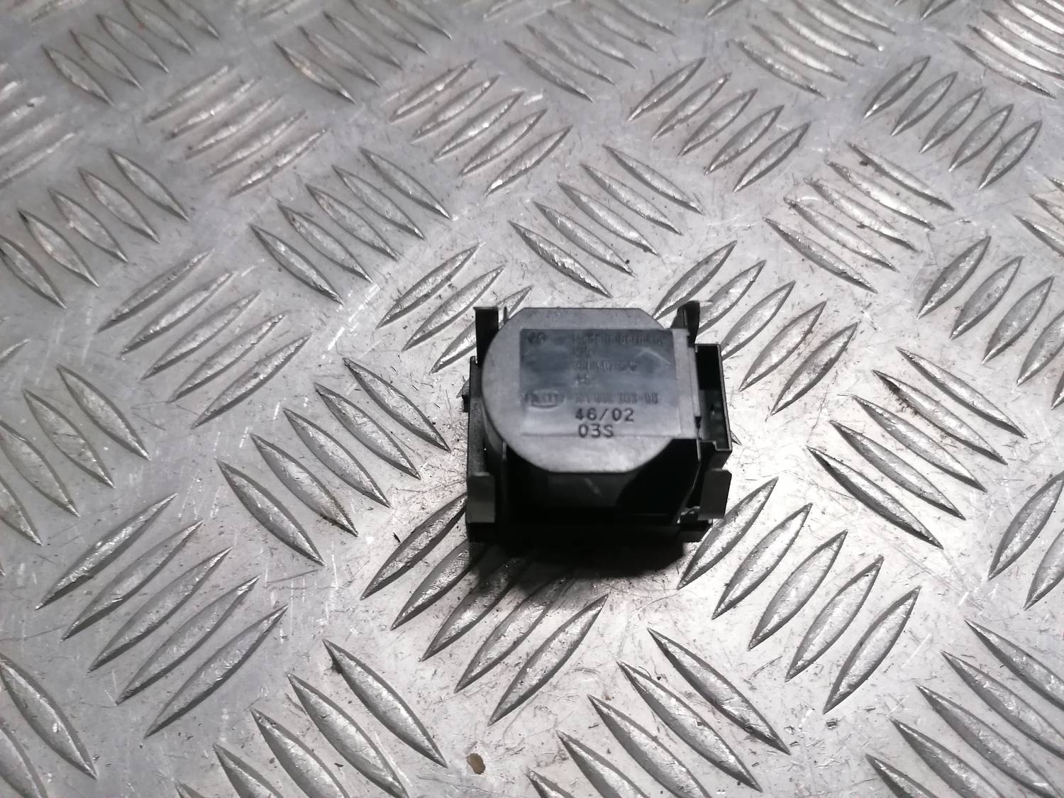 Temperatūras devejs priekš VW PHAETON 2003 3 Temperatūras devejs priekš VW PHAETON 2003