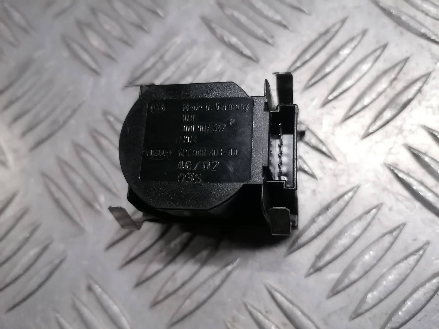 Temperatūras devejs priekš VW PHAETON 2003 5 Temperatūras devejs priekš VW PHAETON 2003