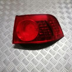 Aizmugurējais labais lukturis priekš VW PHAETON 2003