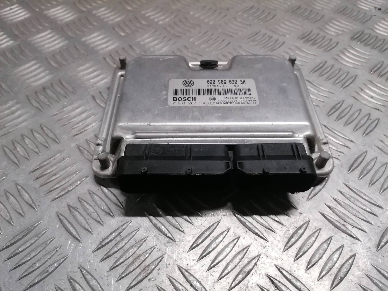 Dzinēja vadības bloks priekš VW PHAETON 2003 3 Dzinēja vadības bloks priekš VW PHAETON 2003