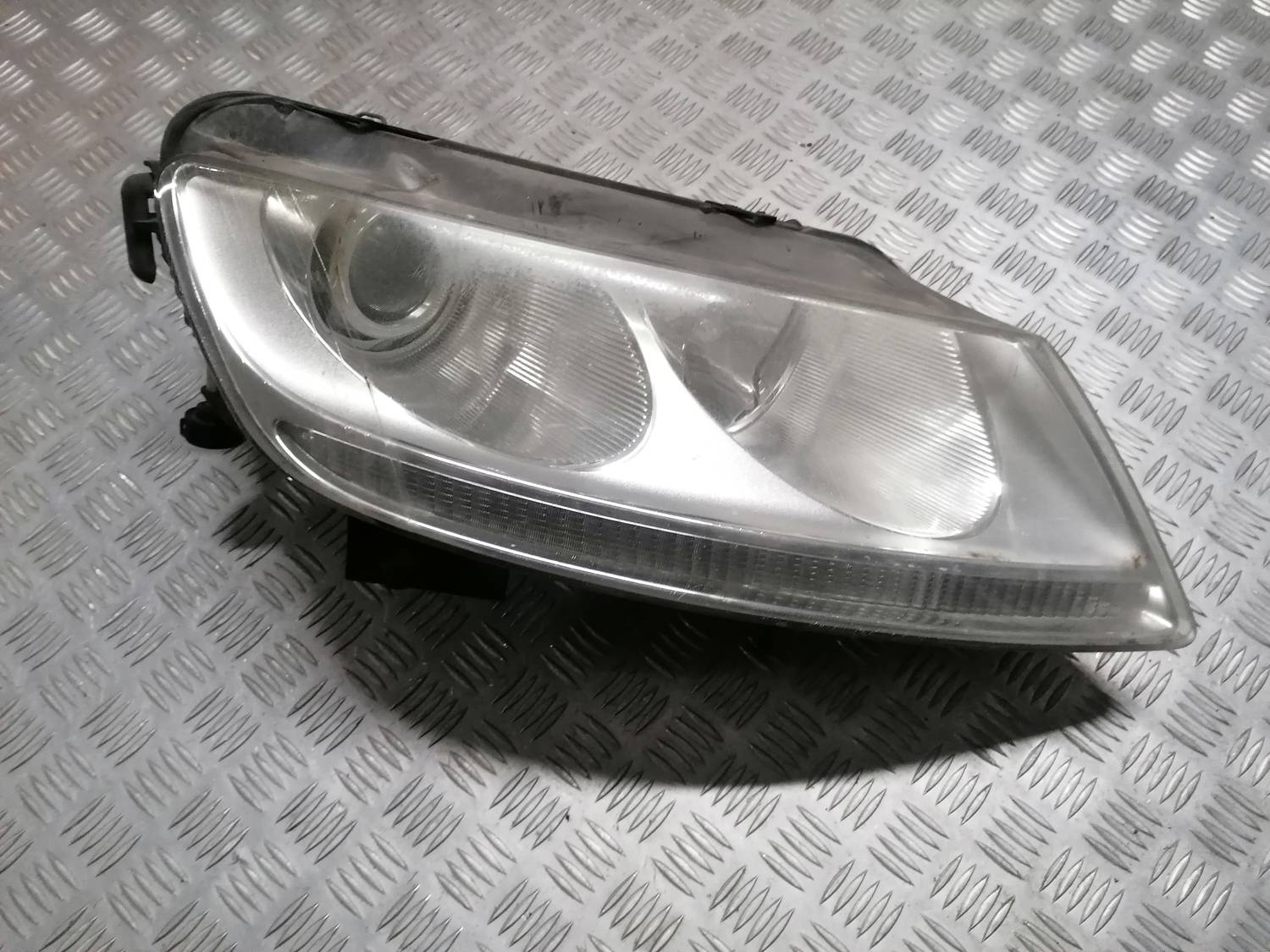 Priekšējais labais lukturis priekš VW PHAETON 2003 1 Priekšējais labais lukturis priekš VW PHAETON 2003