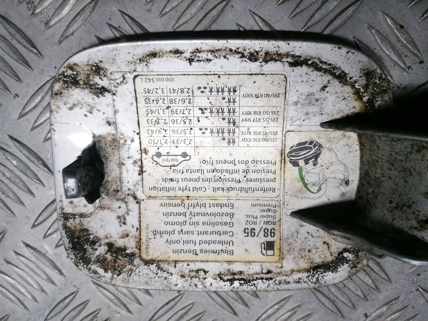 Degvielas tvertnes vāks priekš VW PHAETON 2003 3 Degvielas tvertnes vāks priekš VW PHAETON 2003