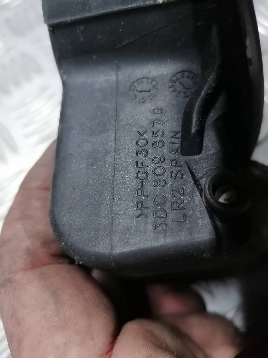 Degvielas tvertnes vāks priekš VW PHAETON 2003 5 Degvielas tvertnes vāks priekš VW PHAETON 2003