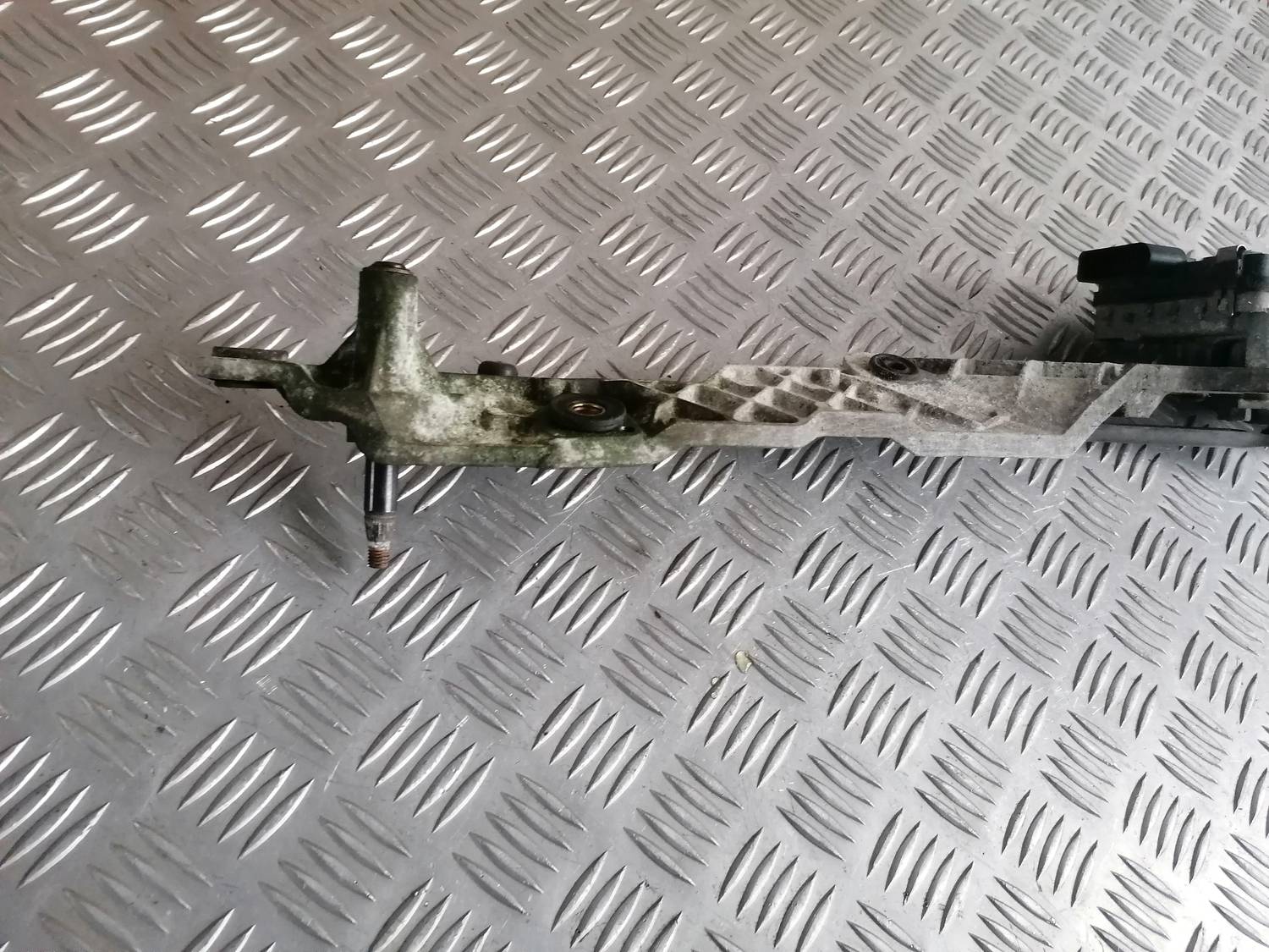 Vējstikla tīrīšanas mehānisms priekš VW PHAETON 2003 6 Vējstikla tīrīšanas mehānisms priekš VW PHAETON 2003