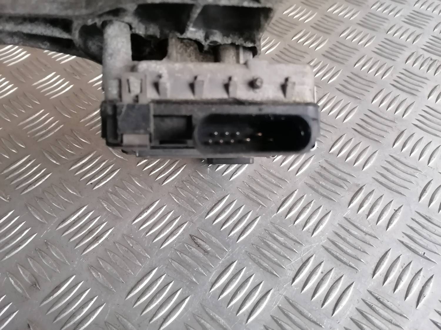 Vējstikla tīrīšanas mehānisms priekš VW PHAETON 2003 5 Vējstikla tīrīšanas mehānisms priekš VW PHAETON 2003